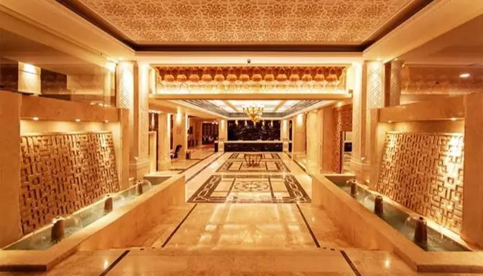 سفربازی - نمایی از داخل هتل زندیه شیراز